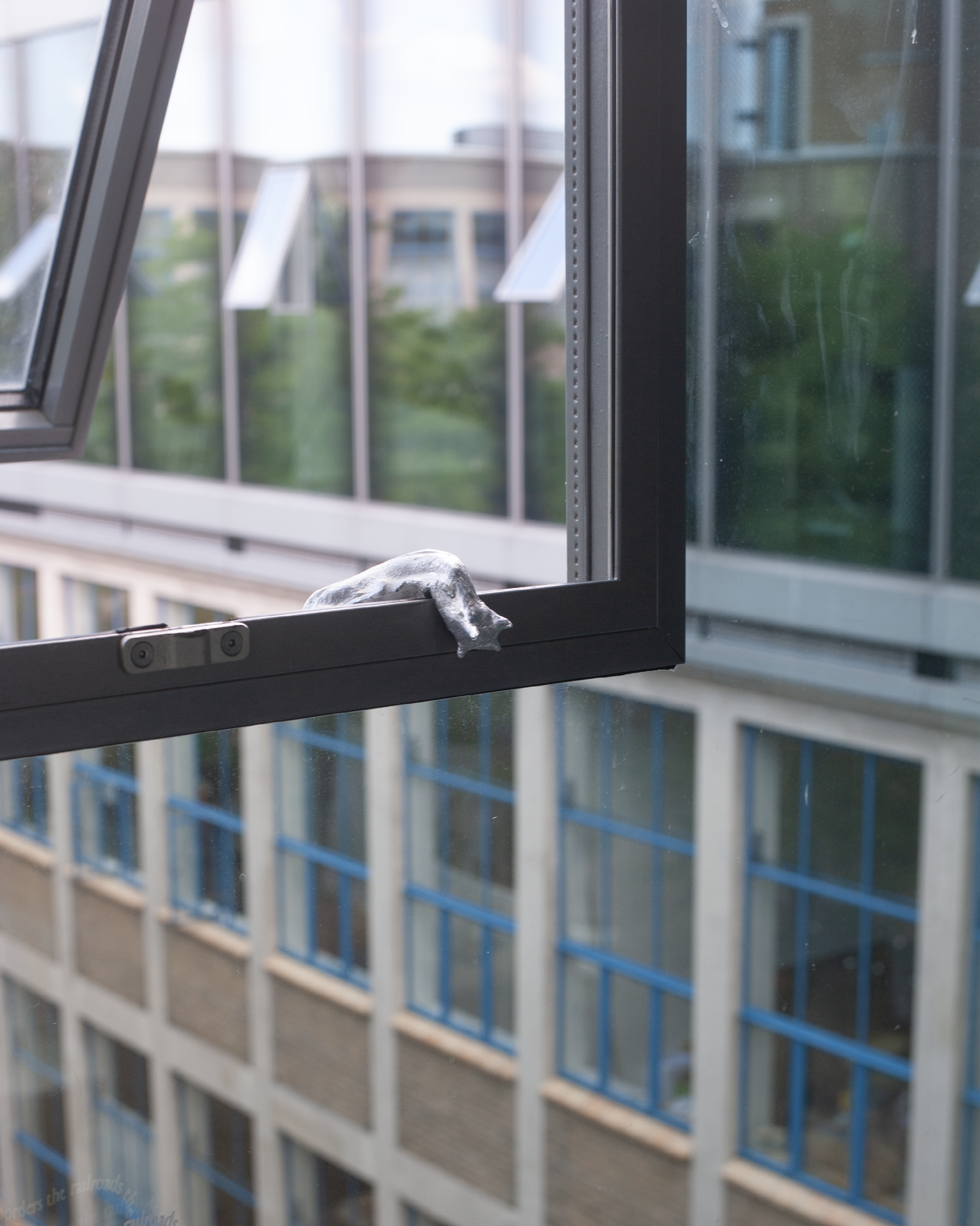 soft stuttering chatter